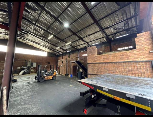 989M² WAREHOUSE FOR SALE IN BRAKPAN CENTRAL